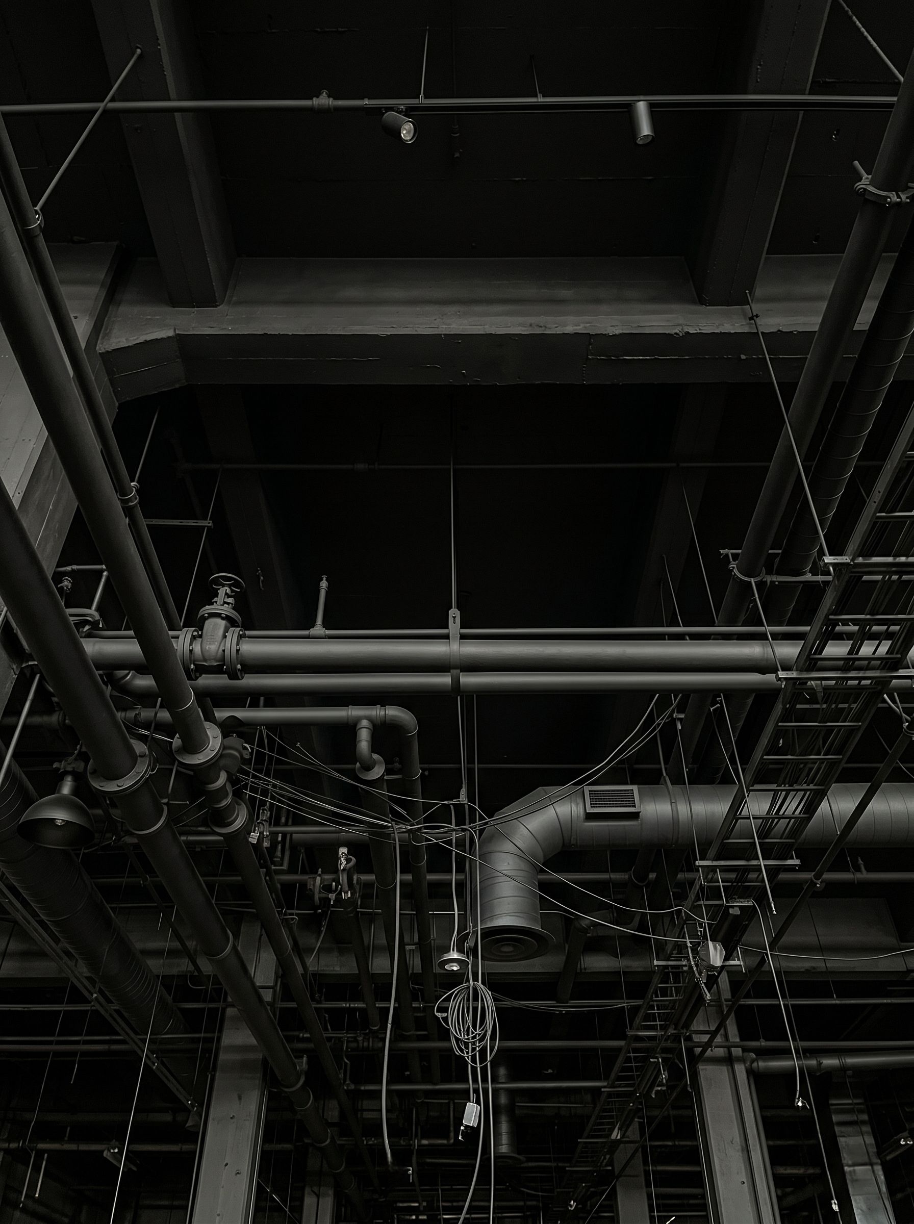 Промышленный потолок после покраски